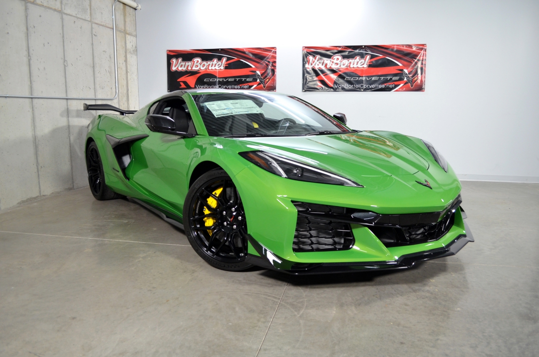 6コスエネル パラレル V12415 2026 Corvette Z06 Coupe Roswell Green Metallic - Van Bortel