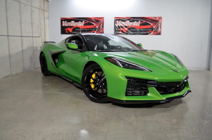 C6231 2026 Corvette Z06 Coupe Roswell Green Metallic - Van Bortel